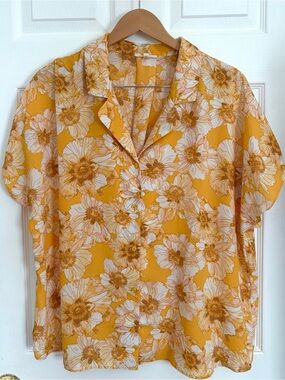 Yellow White Floral Button Up Shirt XL Maurices Flowers Lightweight Button Down